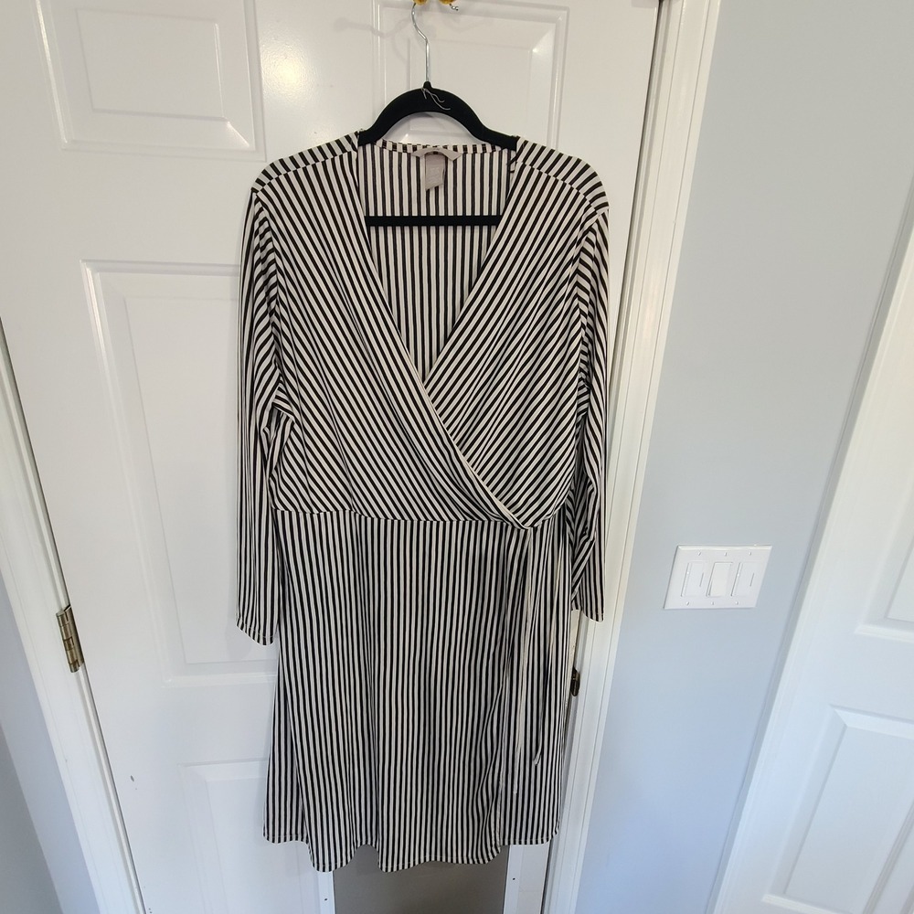 H&M Striped Wrap Dress Womens XXL Black White Long Sleeve V-Neck‎ Knee Length